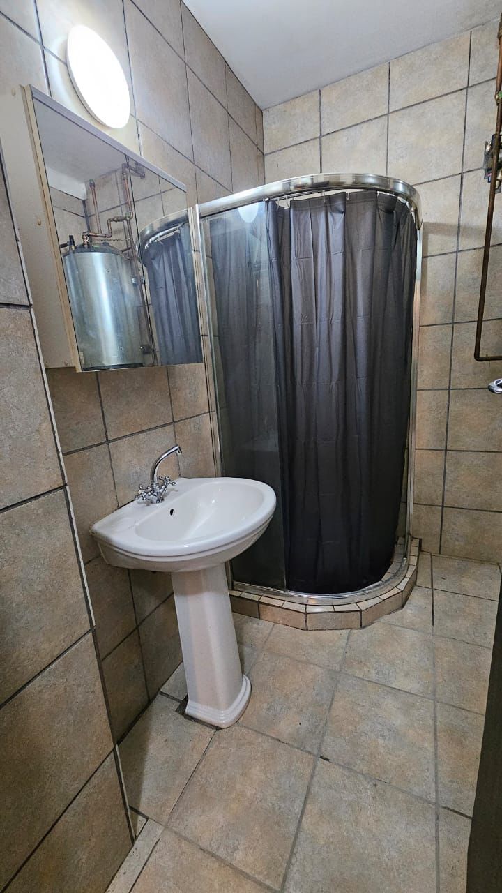 To Let 1 Bedroom Property for Rent in Rouxpark Western Cape